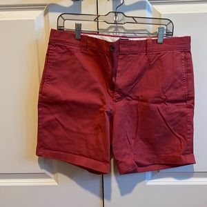Men’s 7” flat front chino shorts - red